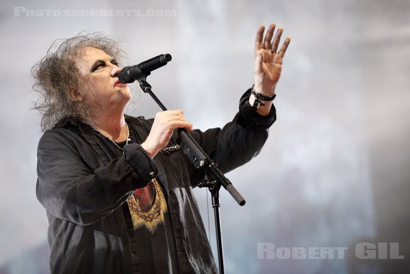 THE CURE - 2022-11-28 - PARIS - Accor Arena - Robert James Smith